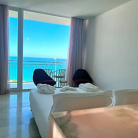 Aromar Hotel