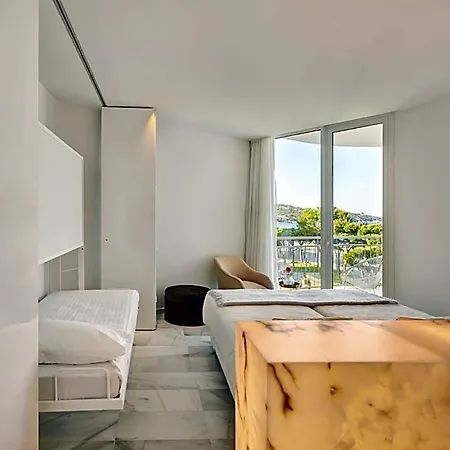 Aromar Hotel 4*
