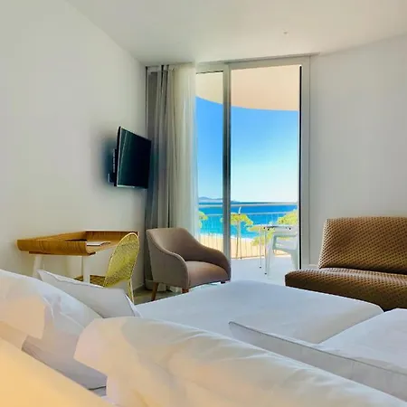 Aromar Hotel 4*