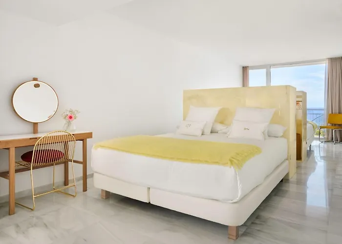Aromar Hotel 4*
